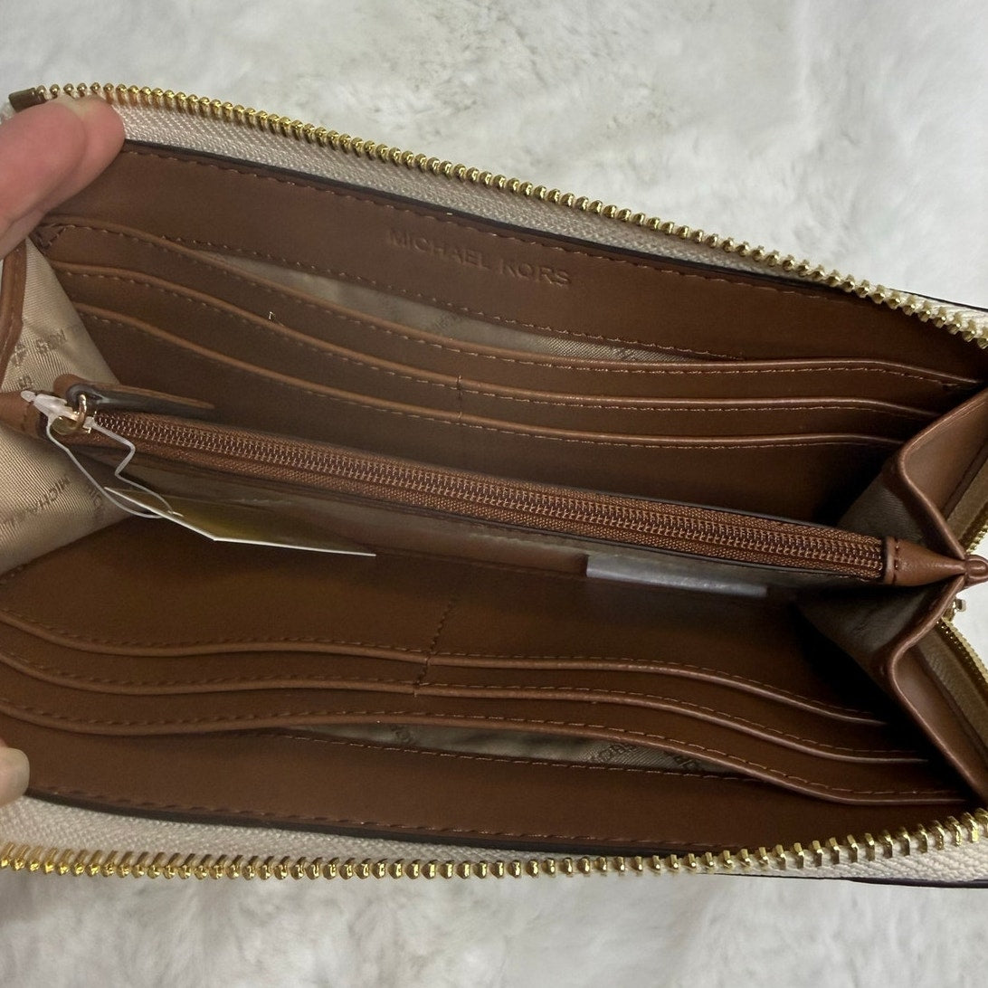 NWT Michael Kors Jet Set Travel Large Logo Quarter-Zip Wallet in VANILLA