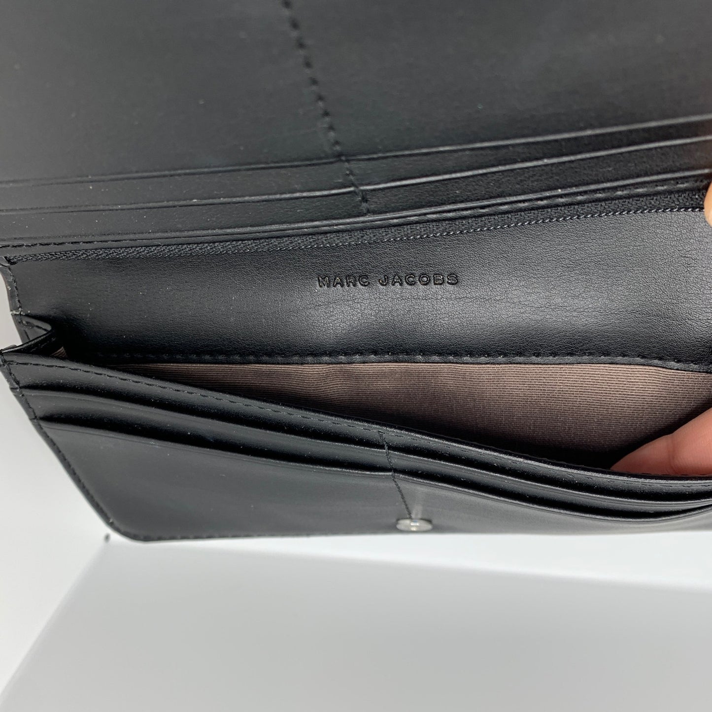 SALE MARC JACOBS Pebbled Leather tan Continental Zip around Wallet