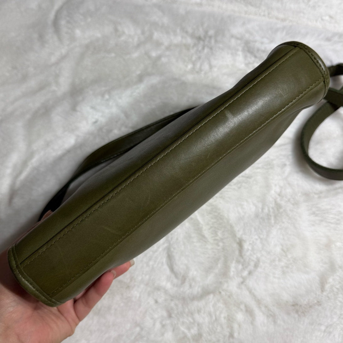 Vintage Coach 9944 Taylor Olive Green Crossbody