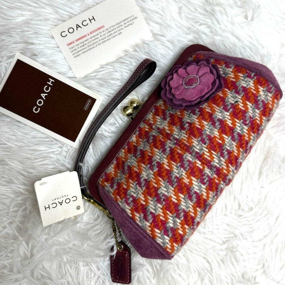 NWT COACH Hampton Houndstooth Kisslock Wristlet
