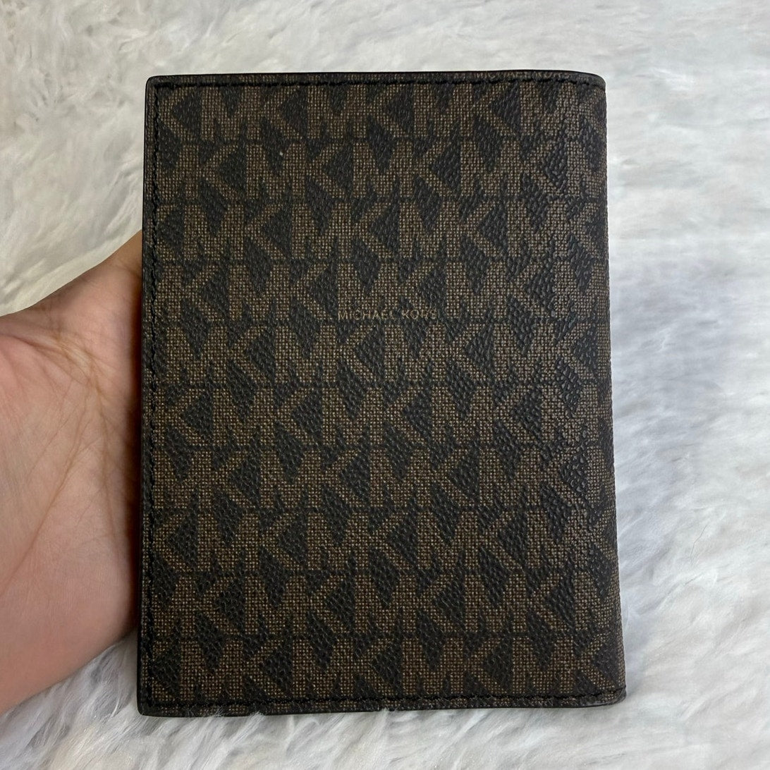 NWOT MICHAEL KORS Jet Set Passport holder Card slot