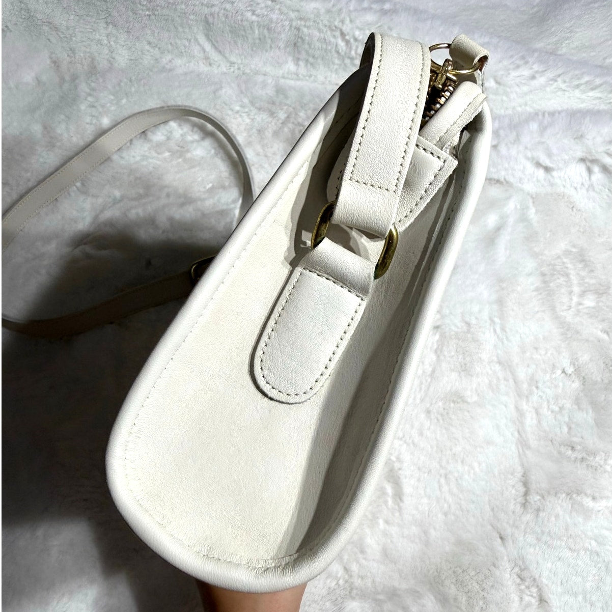 Vintage Coach 9944 Taylor White Crossbody