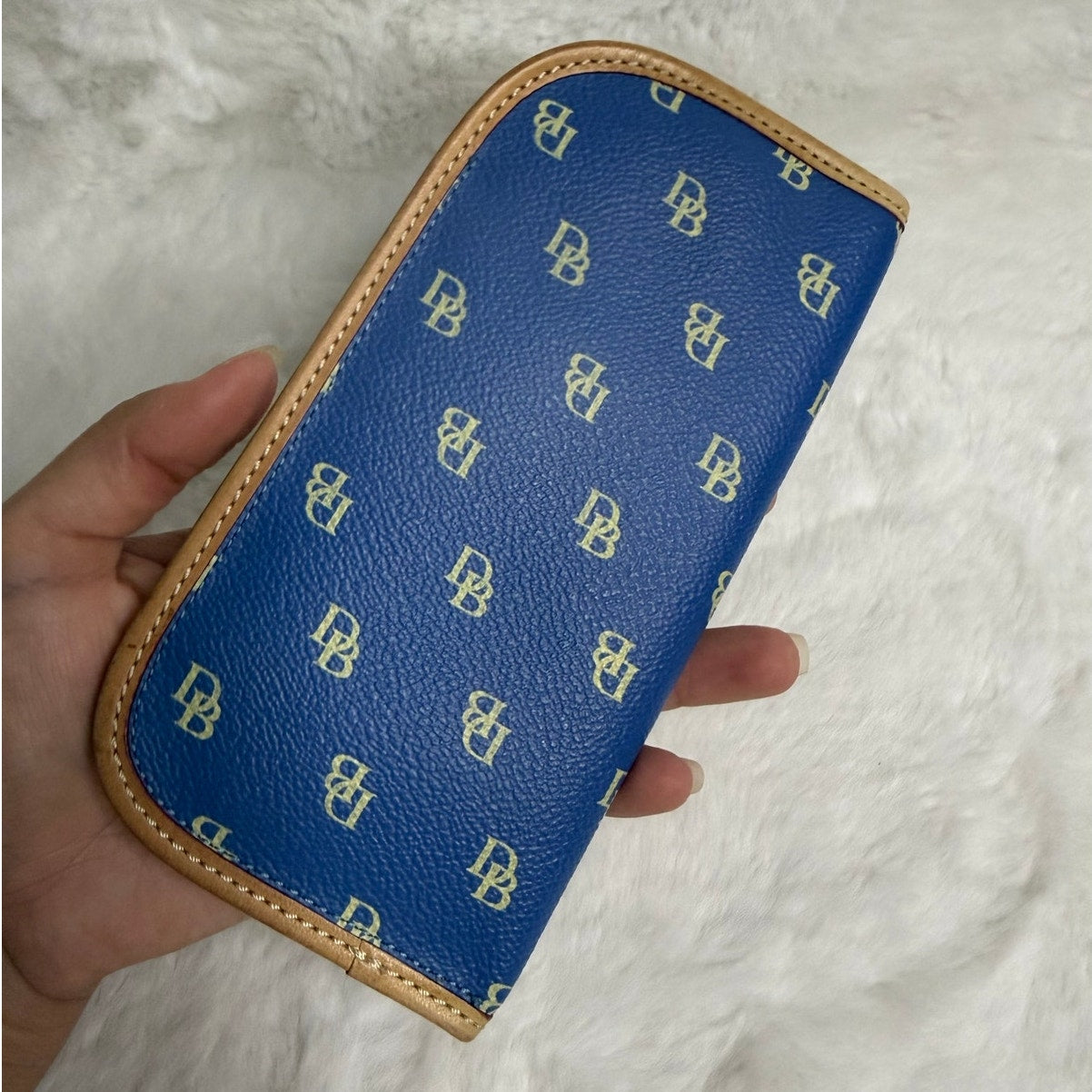 DOONEY & BOURKE Blue Tan Sunglasses Holder