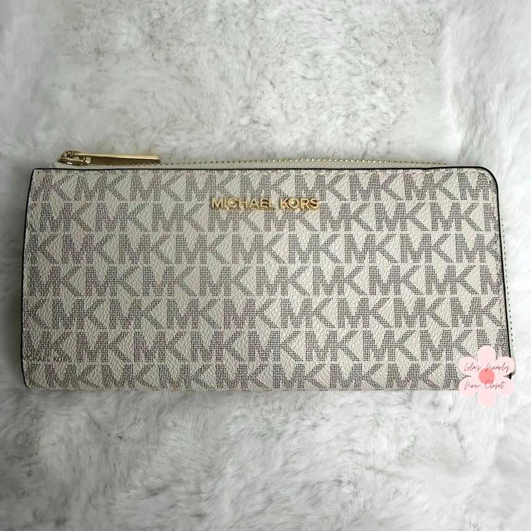 NWT Michael Kors Jet Set Travel Large Logo Quarter-Zip Wallet in VANILLA