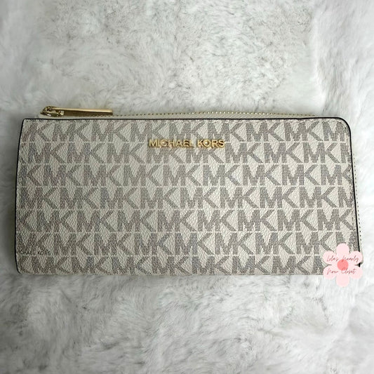 NWT Michael Kors Jet Set Travel Large Logo Quarter-Zip Wallet in VANILLA