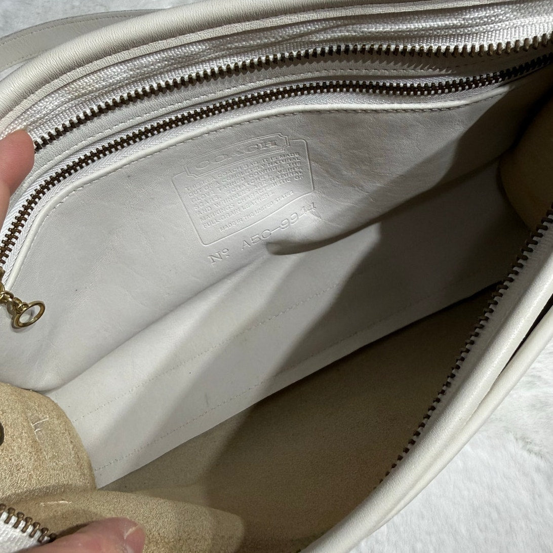 Vintage Coach 9944 Taylor White Crossbody