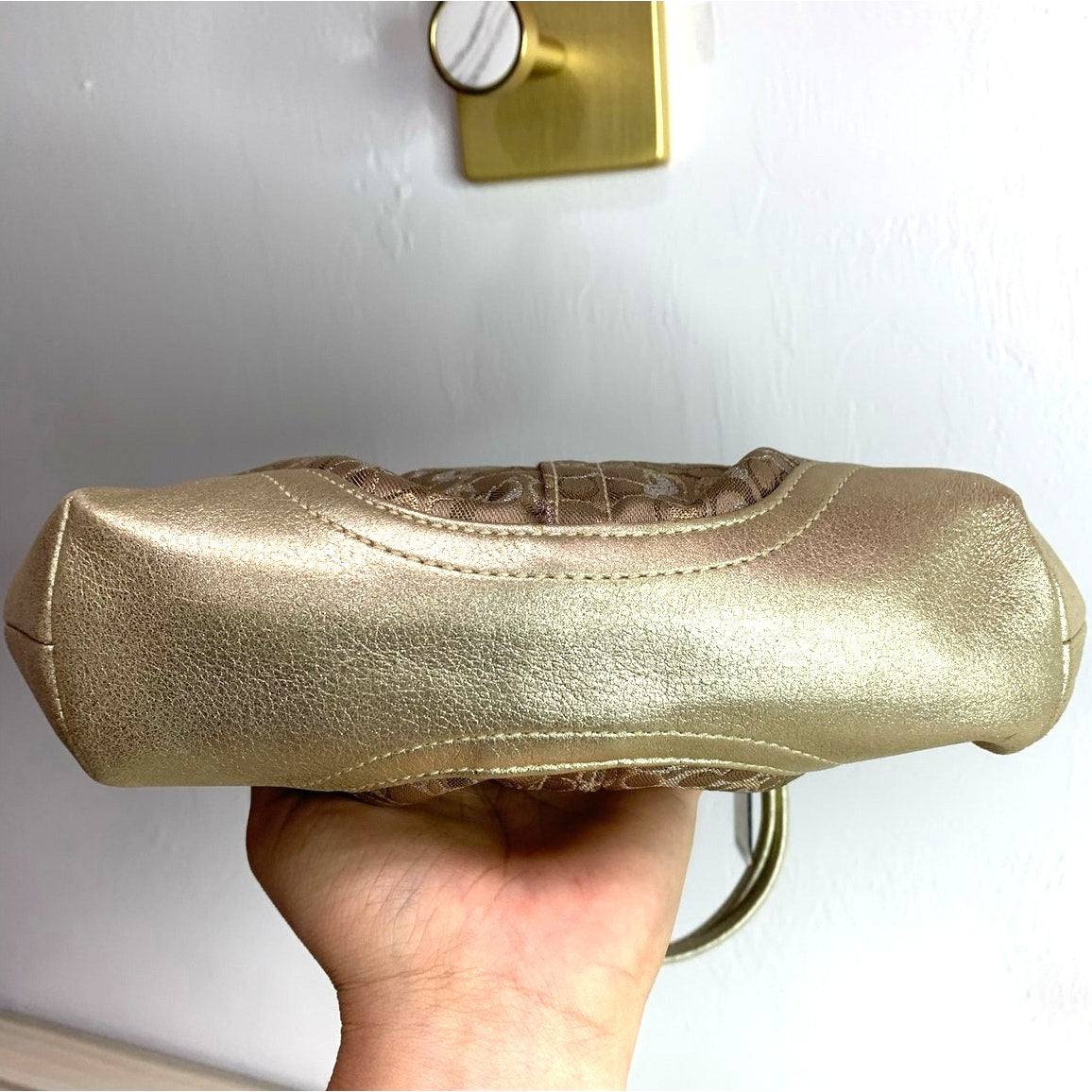 Vintage Coach y2k Signature Shine Gold Kisslock Wristlet Clutch Wallet 3597