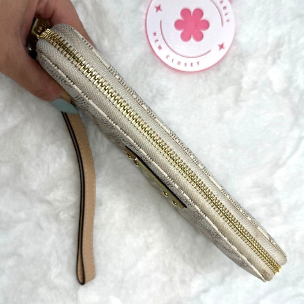 Michael Kors Jet Set Signature Wallet