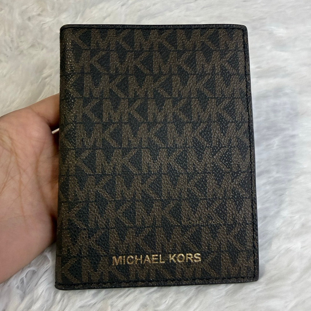 NWOT MICHAEL KORS Jet Set Passport holder Card slot