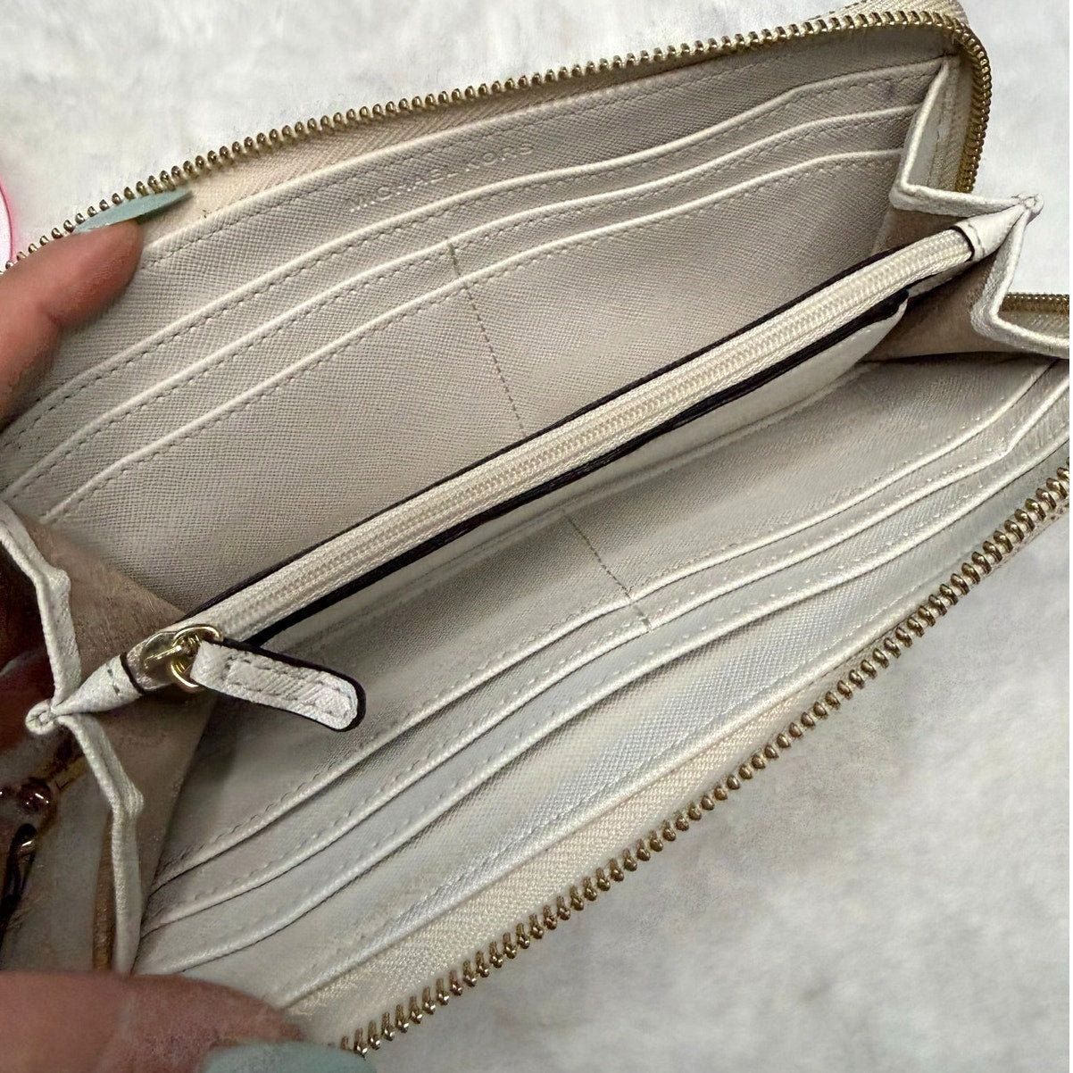 Michael Kors Jet Set Signature Wallet