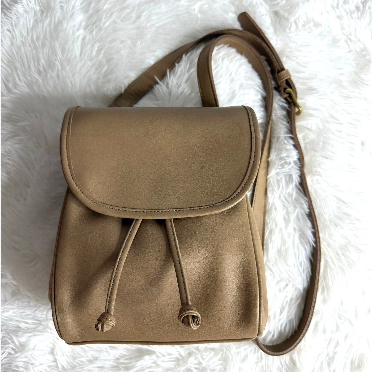 Vintage Coach Taupe 4029 Flap Drawstring 1980s Crossbody Shoulder Bag