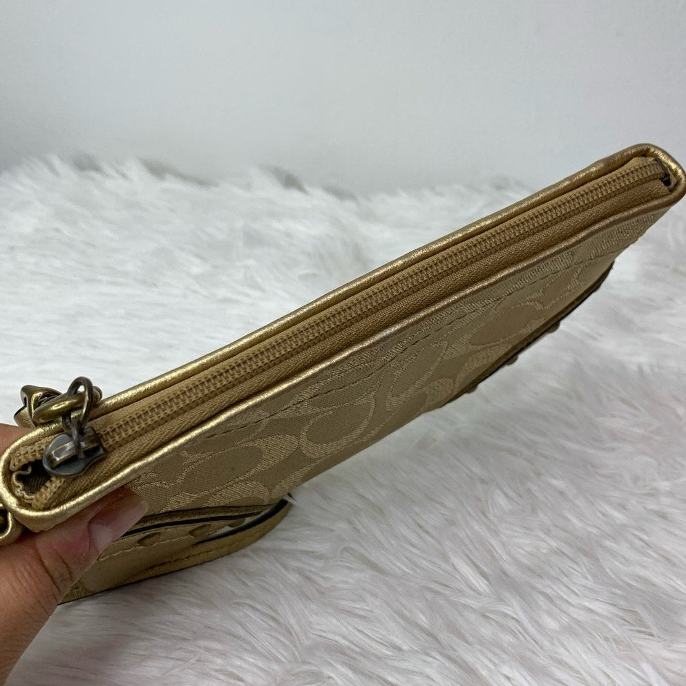 y2k COACH Gold Stud Signature Wristlet