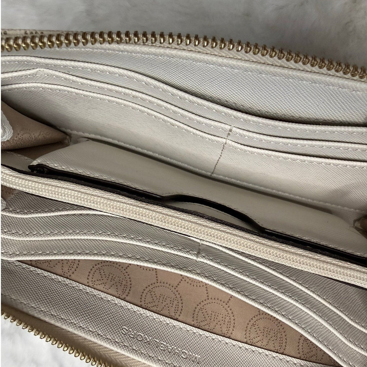 Michael Kors Jet Set Signature Wallet