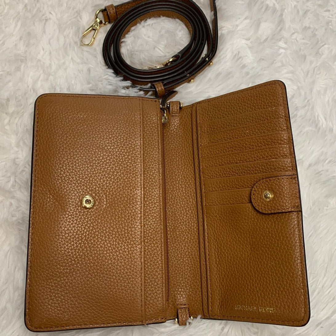 Michael Kors Jet Set Small Logo Smartphone Convertible Crossbody Bag