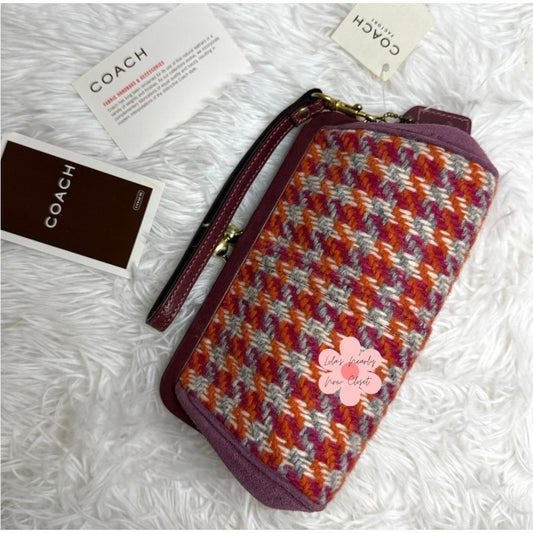 NWT COACH Hampton Houndstooth Kisslock Wristlet