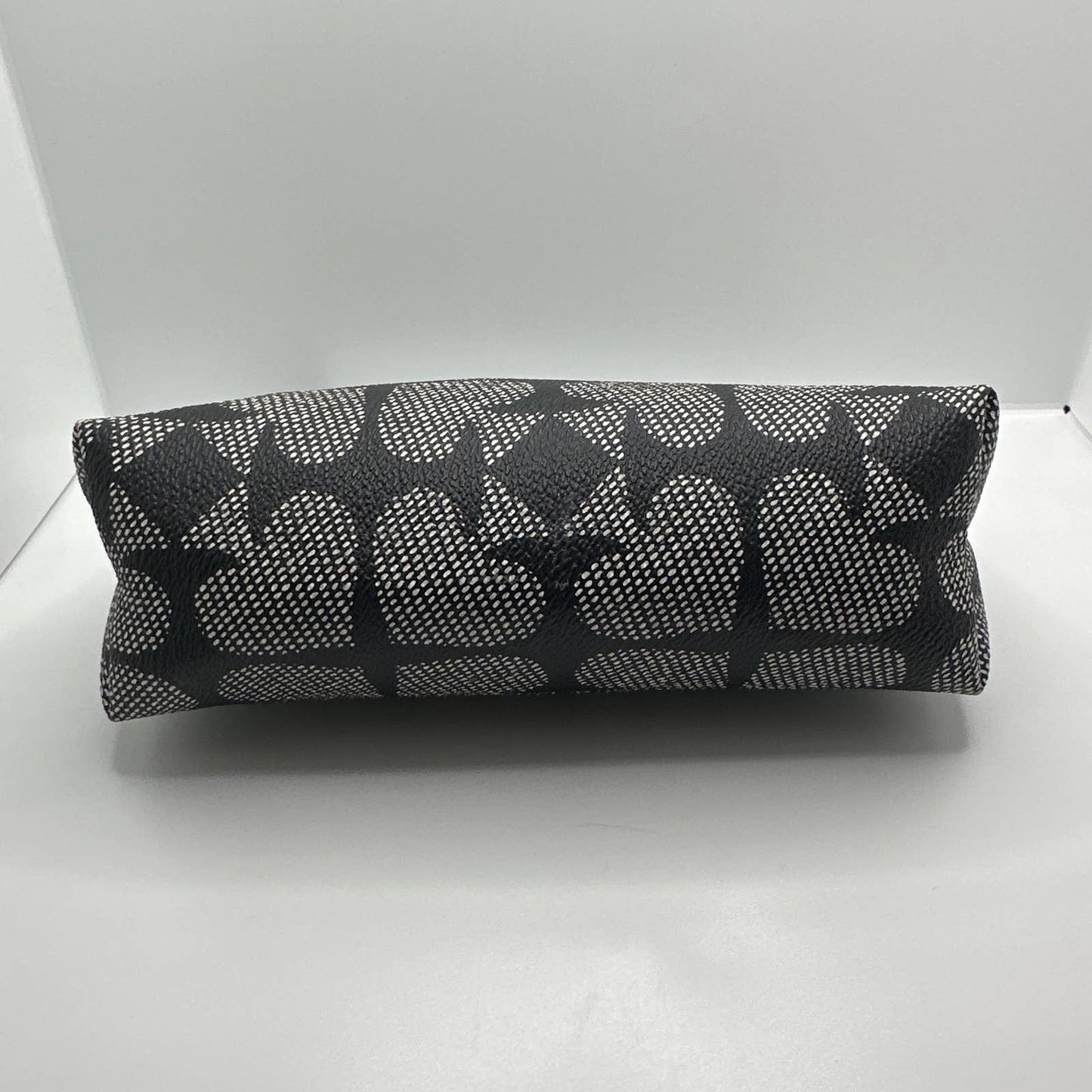 KATE SPADE New York Pebbled Ace of Spades Black and Gray Cosmetic Case