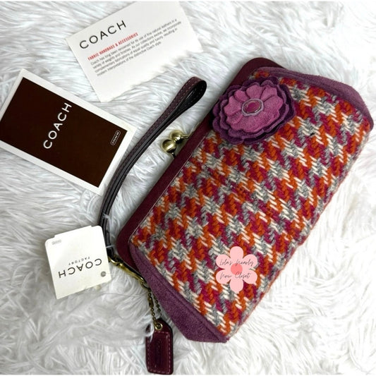 NWT COACH Hampton Houndstooth Kisslock Wristlet