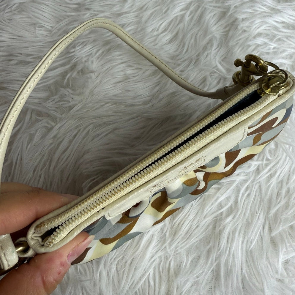 COACH Madison Graphic Op Art Wristlet